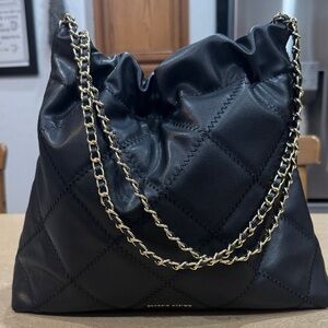 Luxurious Black Quilted Shoulder Bag with Gold Chain